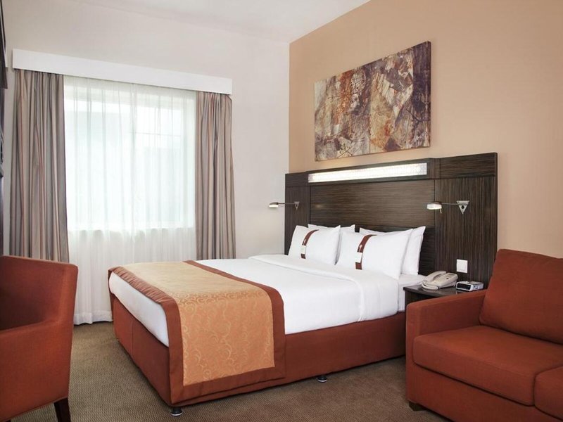 Holiday Inn Express Dubai Safa Park 26