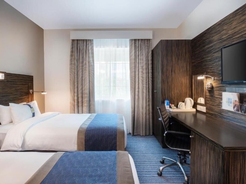 Holiday Inn Express Dubai Safa Park 29