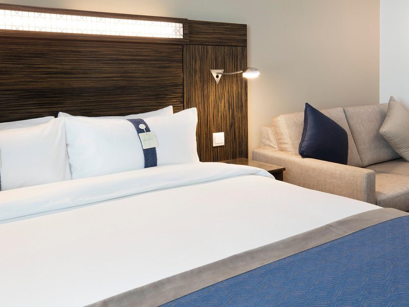 Holiday Inn Express Dubai Safa Park 32