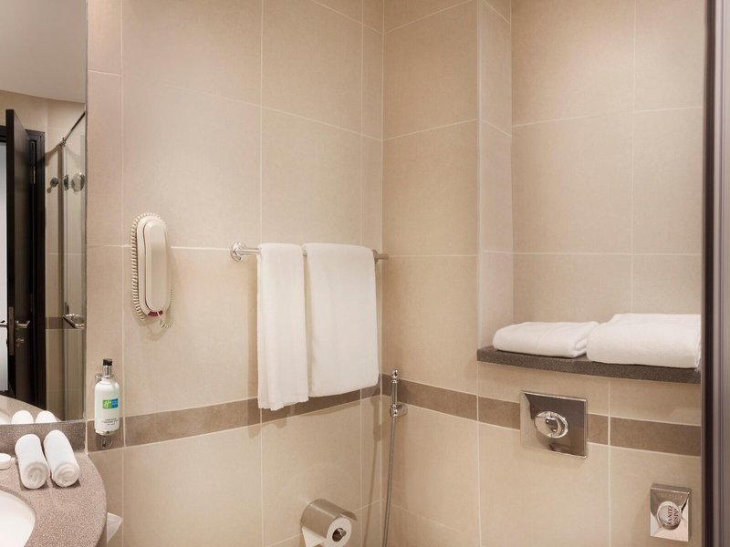 Holiday Inn Express Dubai Safa Park 36