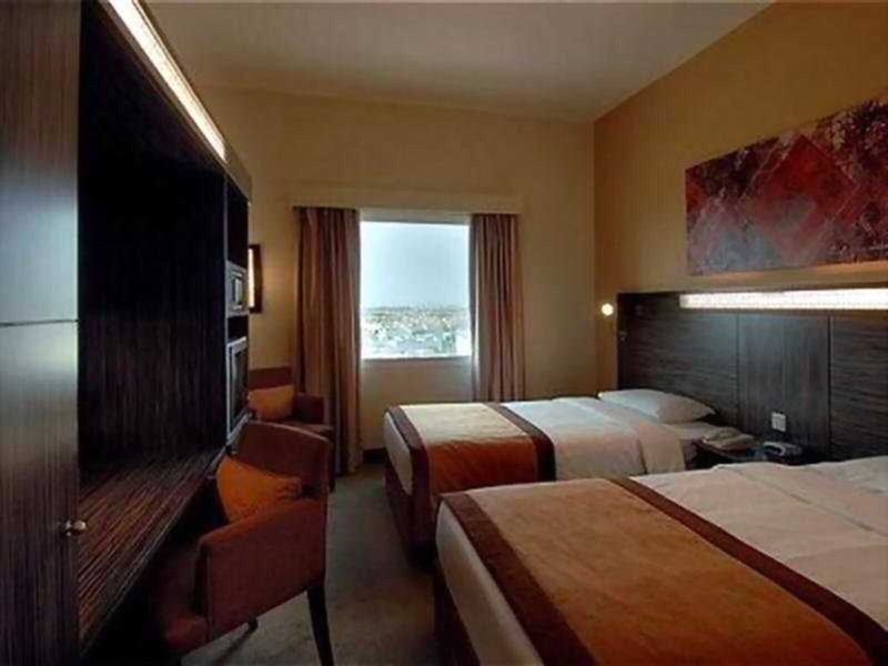 Holiday Inn Express Dubai Safa Park 39