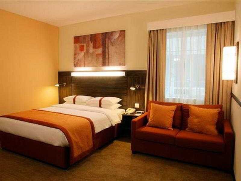 Holiday Inn Express Dubai Safa Park 40