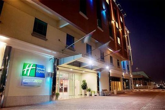 Holiday Inn Express Dubai Safa Park 5
