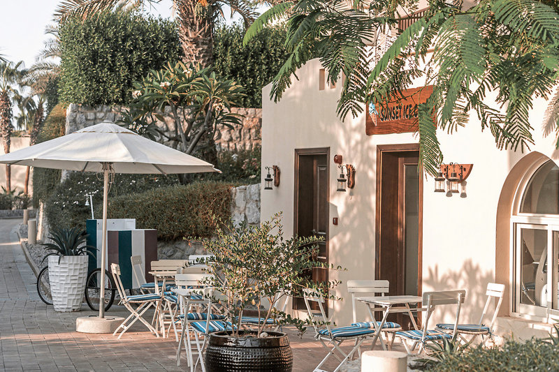 The Cove Rotana Resort 12