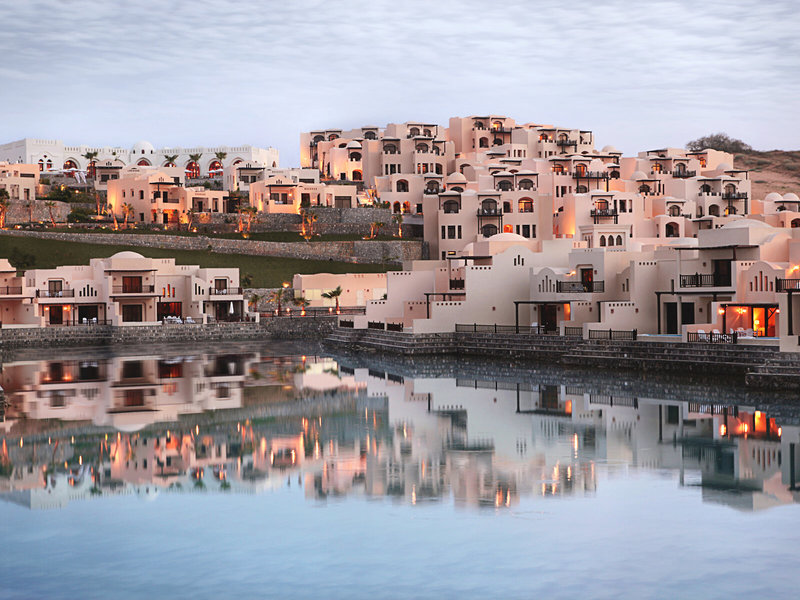 The Cove Rotana Resort 10