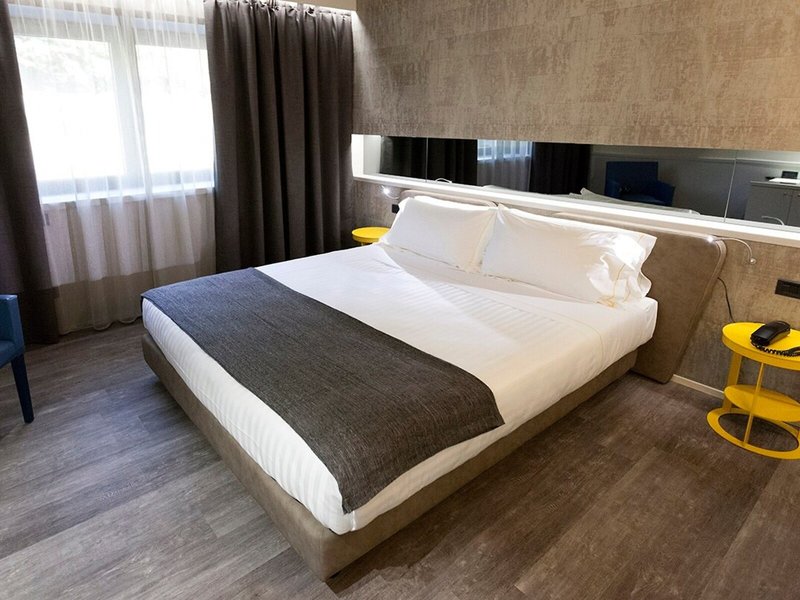 Albavilla Hotel & Co. 31 - Room Example
