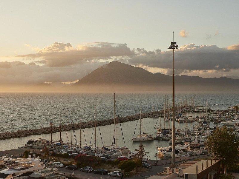 Moxy Patra Marina 6