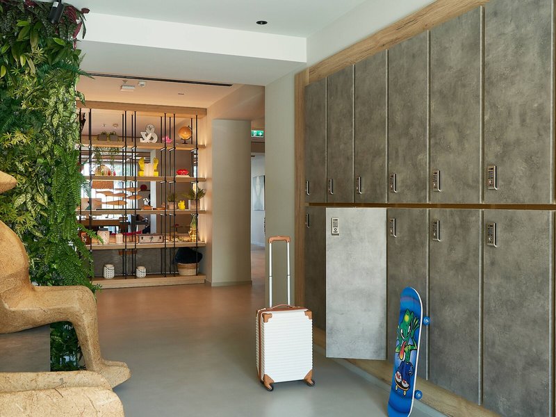 Moxy Patra Marina 16