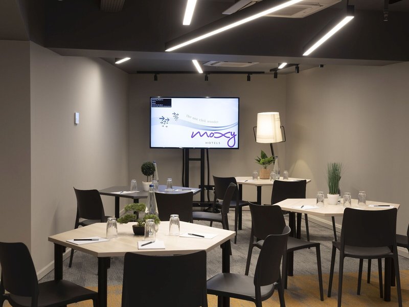 Moxy Patra Marina 20