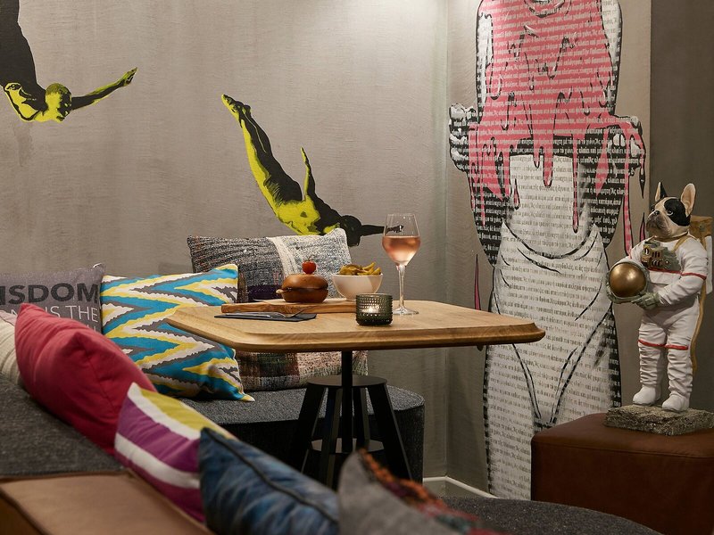 Moxy Patra Marina 24