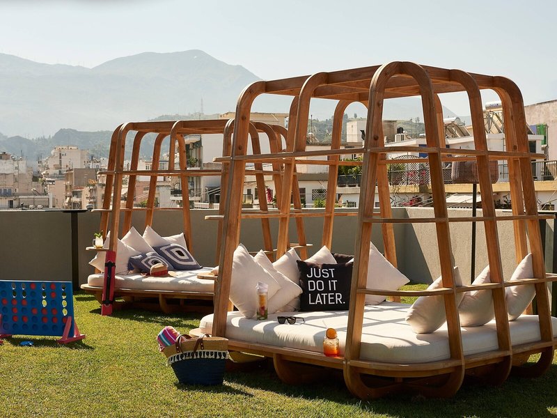 Moxy Patra Marina 29