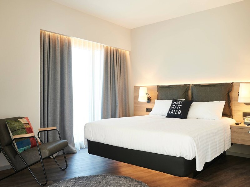 Moxy Patra Marina 37