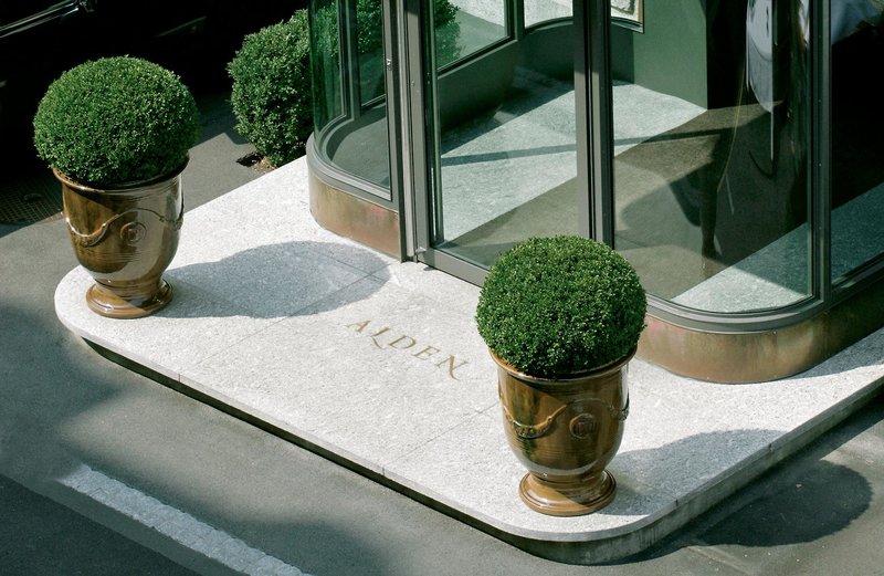 ALDEN Suite Hotel Splügenschloss Zurich 2