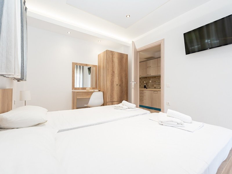 Milonas House Apartments 16