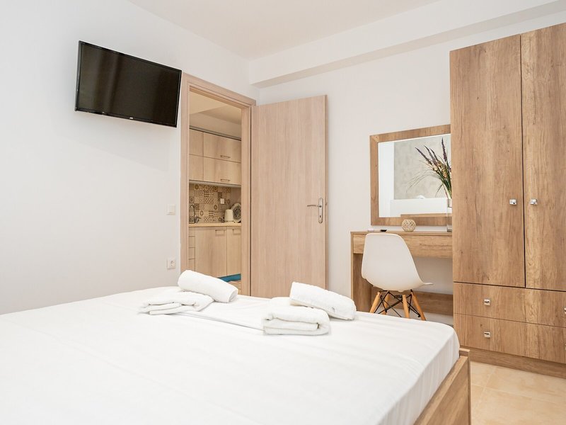 Milonas House Apartments 23