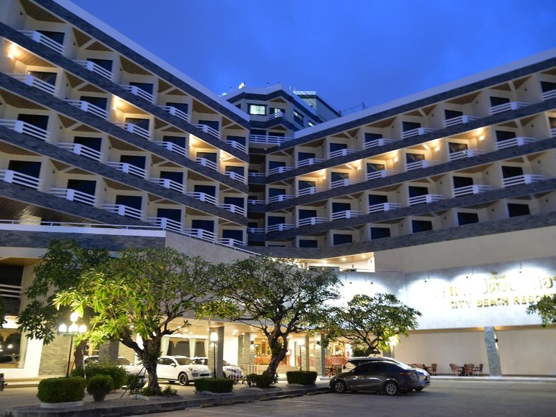 City Beach Resort 4