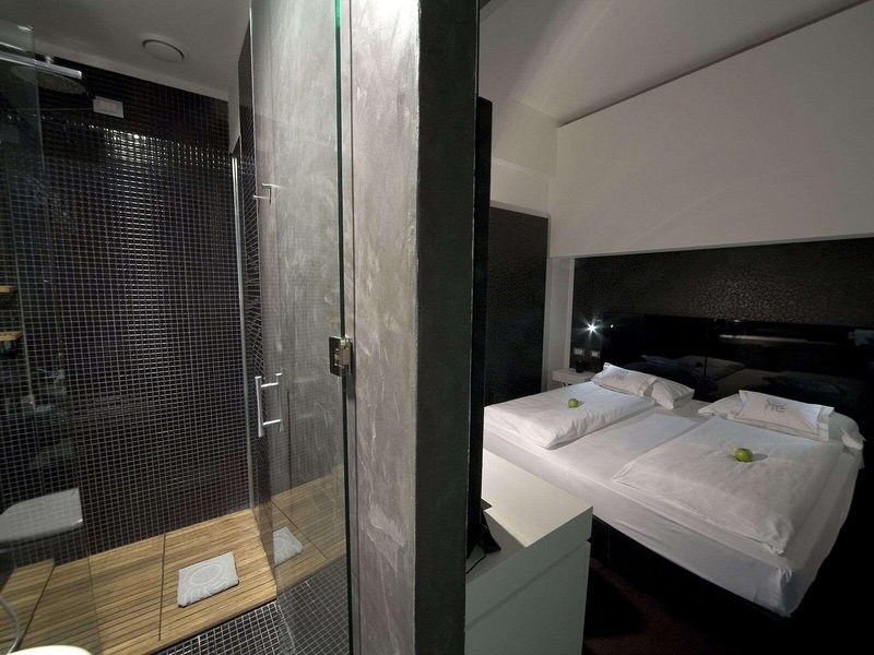 Una Hotel One 27