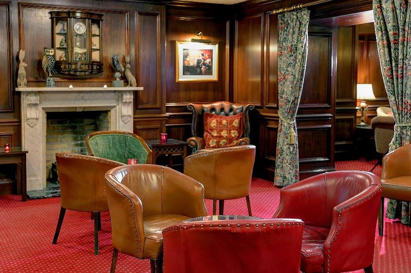 Blunsdon House Hotel