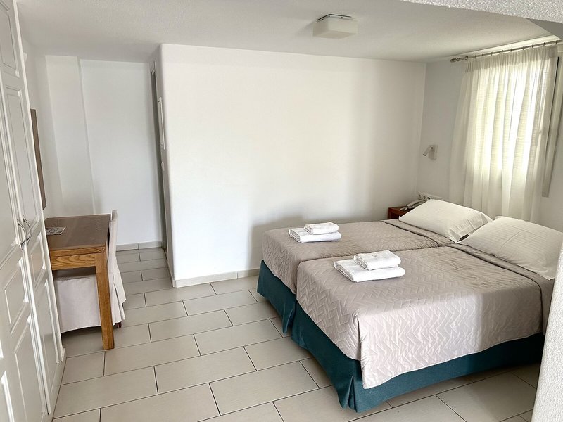 Elena Hotel 28