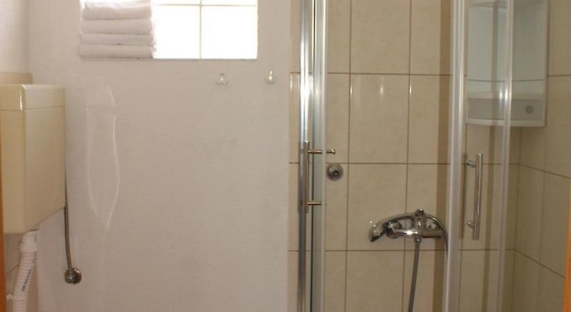 Apartments Villa Arta 3 - Bathroom Example