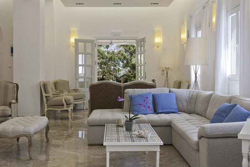 Kamari Hotel 8
