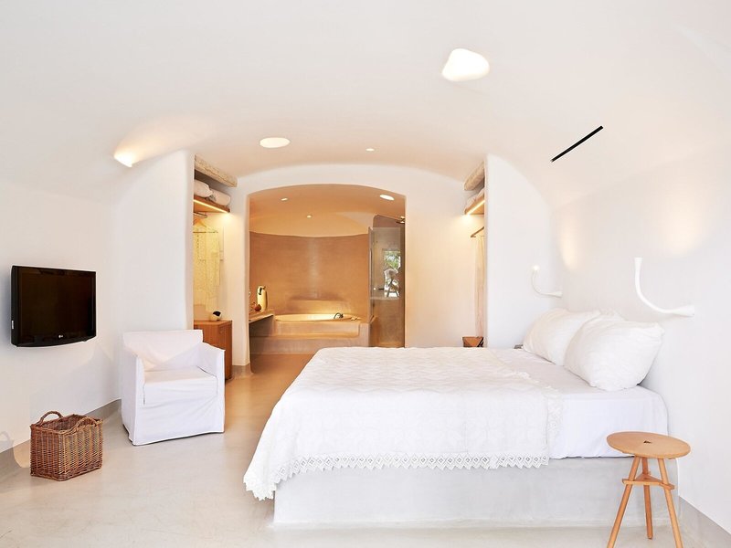 Mykonos Blu, A Grecotel Resort to Live 47