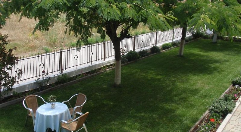 Zisis Garden Studios