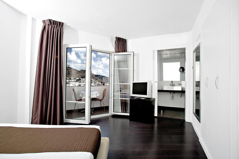 Occidental Santa Cruz Contemporáneo 10