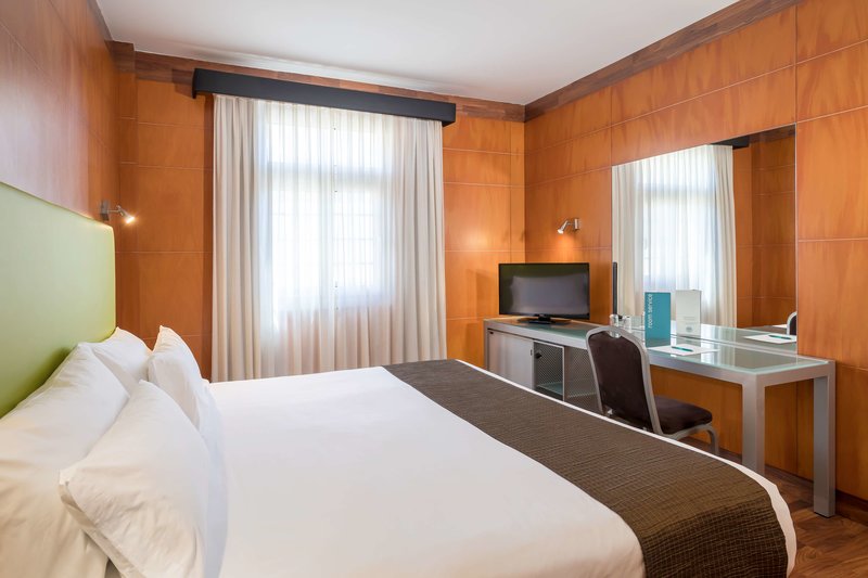 Occidental Santa Cruz Contemporáneo 8