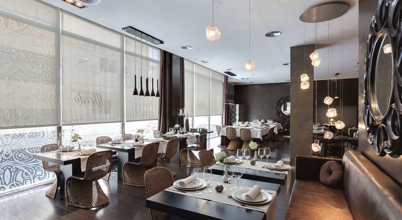 Occidental Santa Cruz Contemporáneo 6