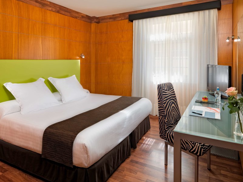 Occidental Santa Cruz Contemporáneo 7