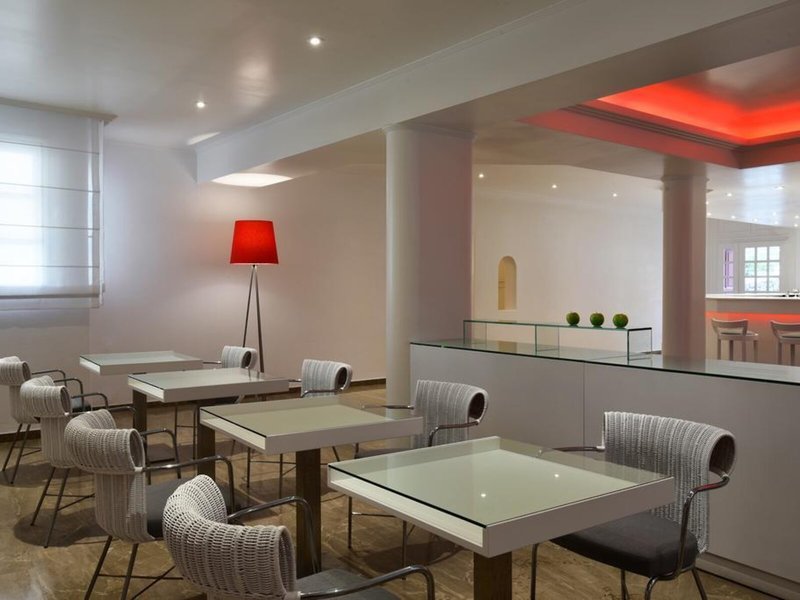 Petasos Town 16 - Restaurant