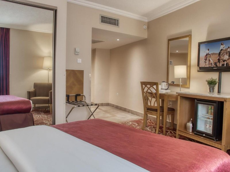 Geneva Hotel 23