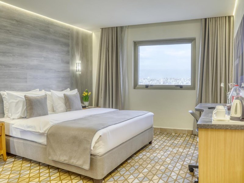 Geneva Hotel 24