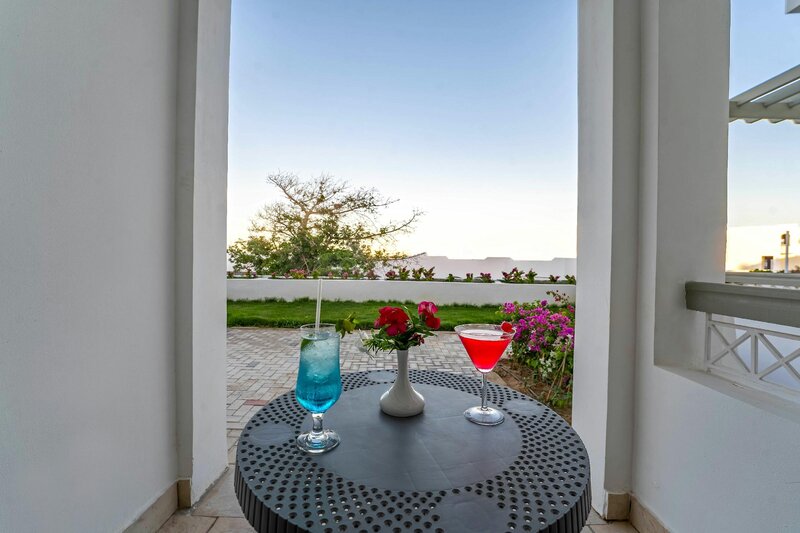 Coral Beach Resort Tiran 14