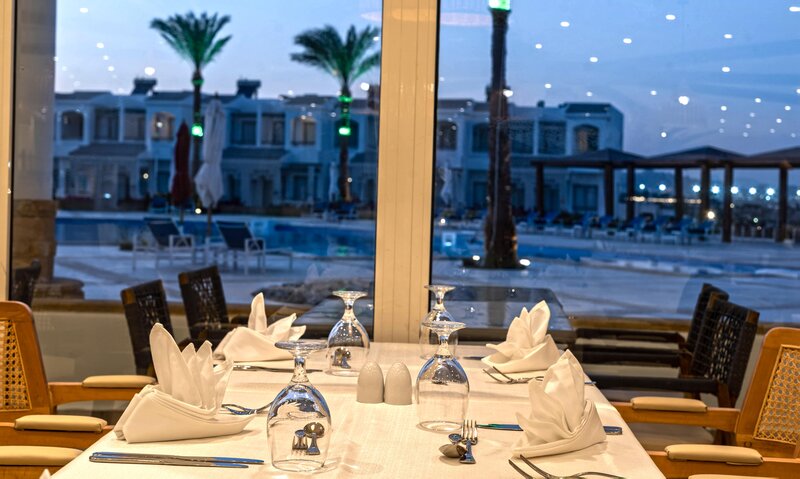 Coral Beach Resort Tiran 102