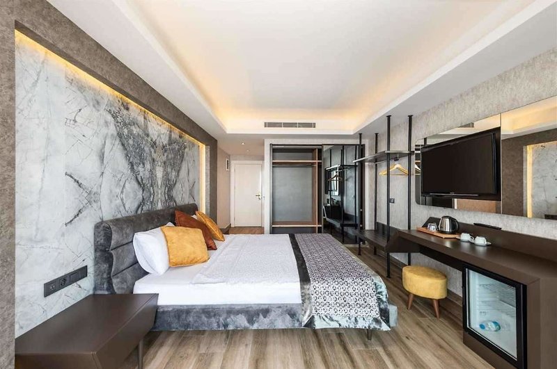 Elite Luxury Suite 9