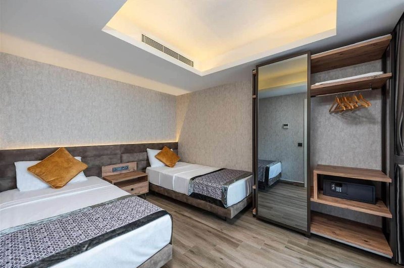 Elite Luxury Suite 11