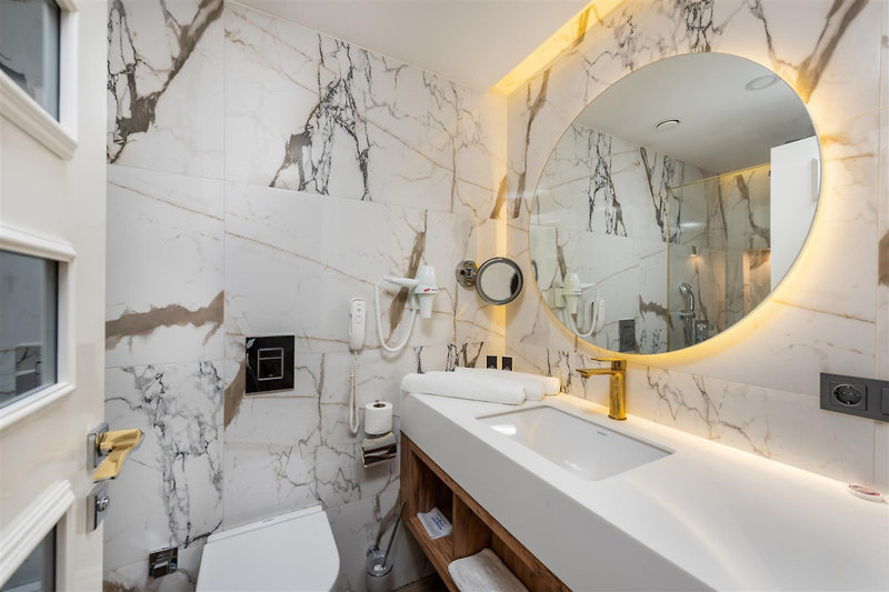 Elite Luxury Suite 5