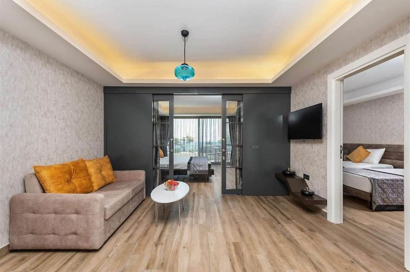 Elite Luxury Suite 12
