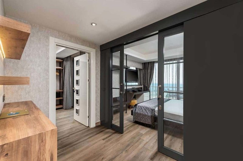 Elite Luxury Suite 13