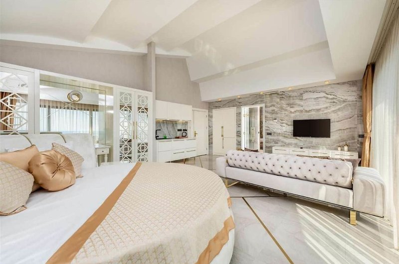 Elite Luxury Suite 16