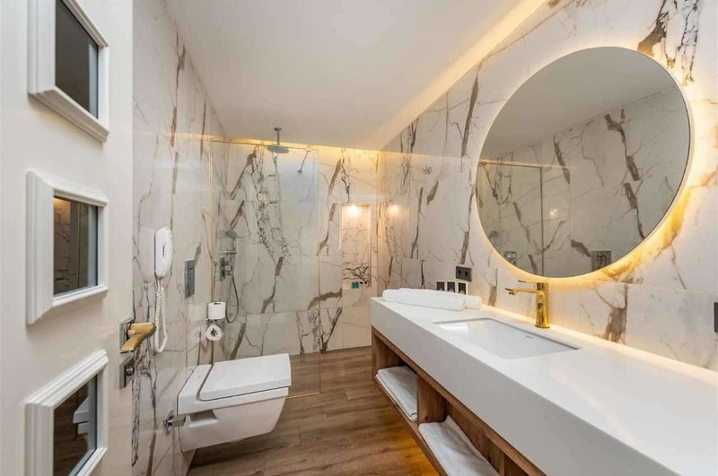 Elite Luxury Suite 14