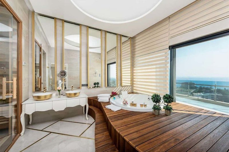 Elite Luxury Suite 18