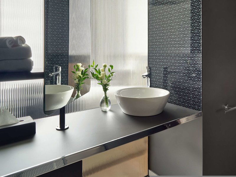 International Business Hotel 1 - Bathroom Example