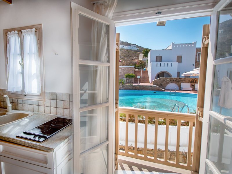 Naxos Magic Village 25