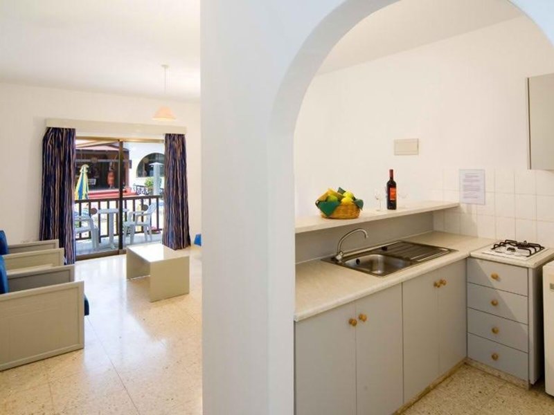 Cosmelenia Hotel Apartments 18