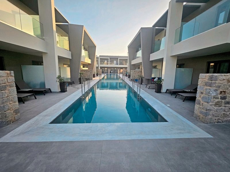 Cosmopolitan 3