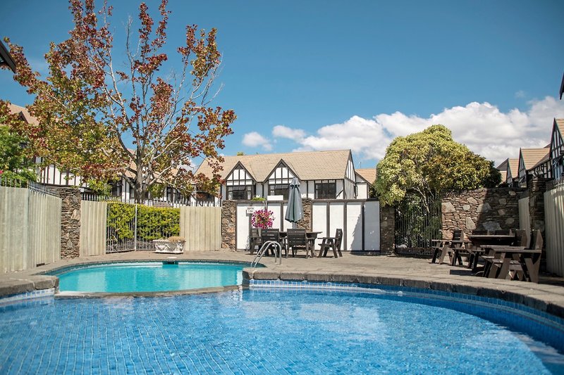 Heartland Hotel Cotswold 4 - Outdoor Pool