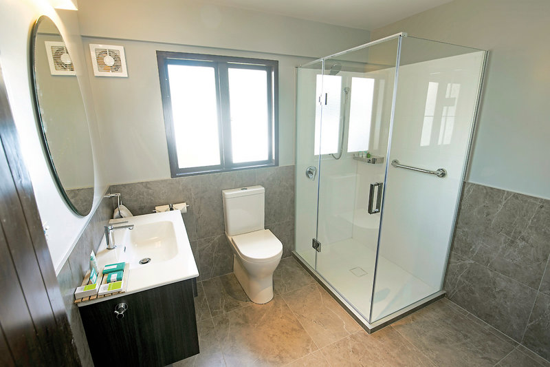 Heartland Hotel Cotswold 7 - Bathroom Example